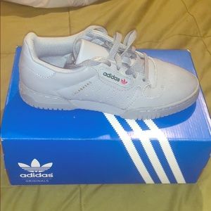 Adidas calabasas grey fits a women size 7